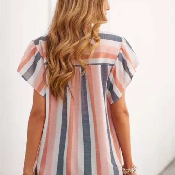 🔥New boutique split neck top - Picture 4 of 9